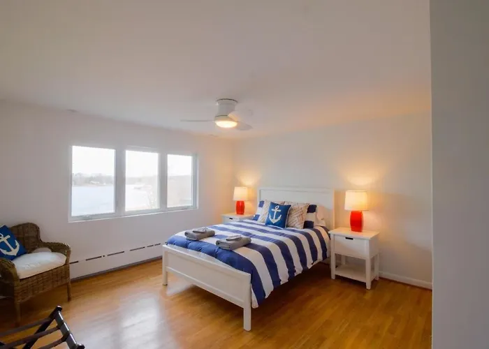 Secluded Retreat - Private Beach, Pier & Fire Pit Holiday home
