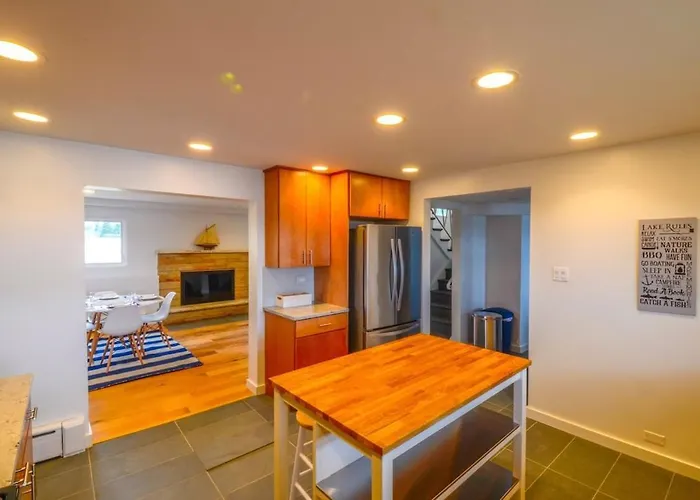 Secluded Retreat - Private Beach, Pier & Fire Pit Holiday home