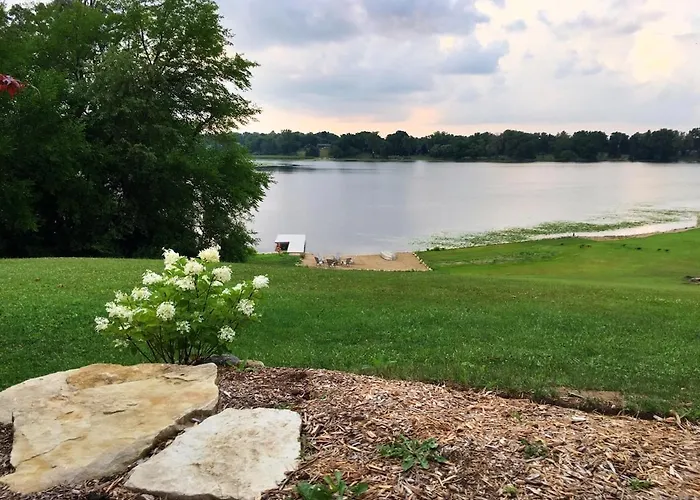 Secluded Retreat - Private Beach, Pier & Fire Pit Holiday home *